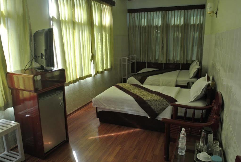 Palace Hotel Mandalay Esterno foto