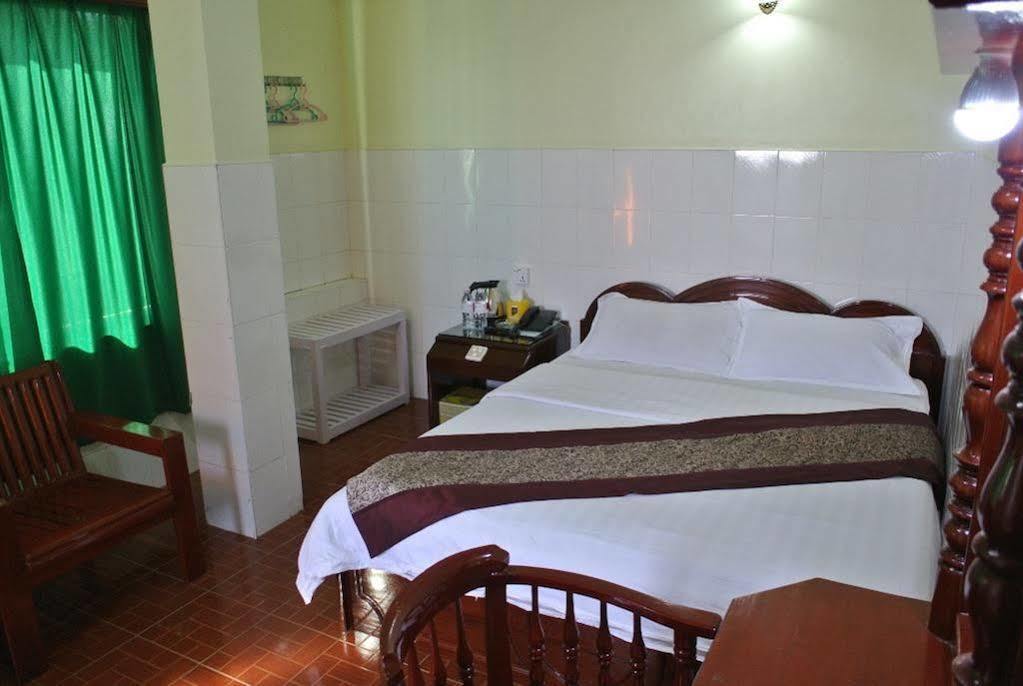 Palace Hotel Mandalay Esterno foto