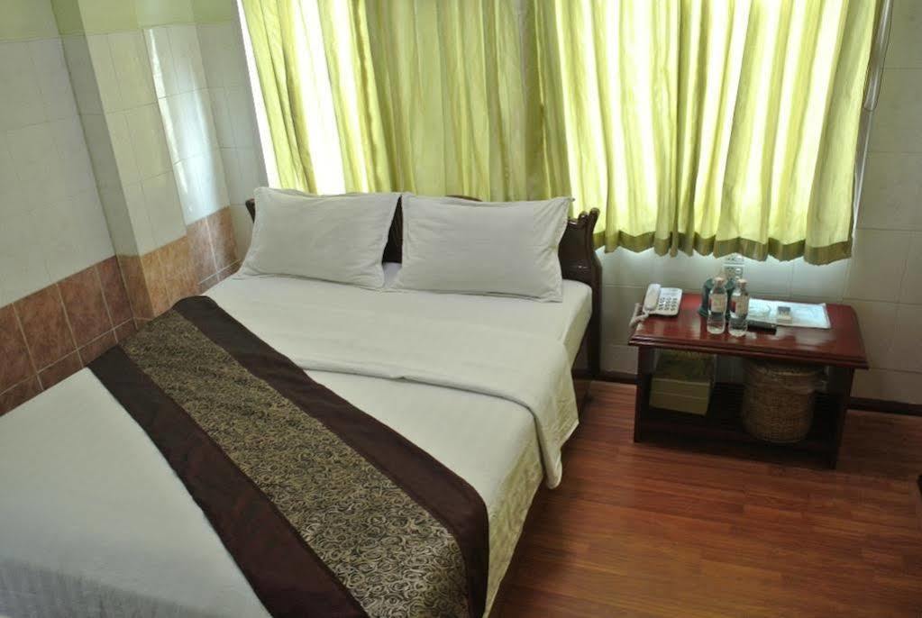 Palace Hotel Mandalay Esterno foto