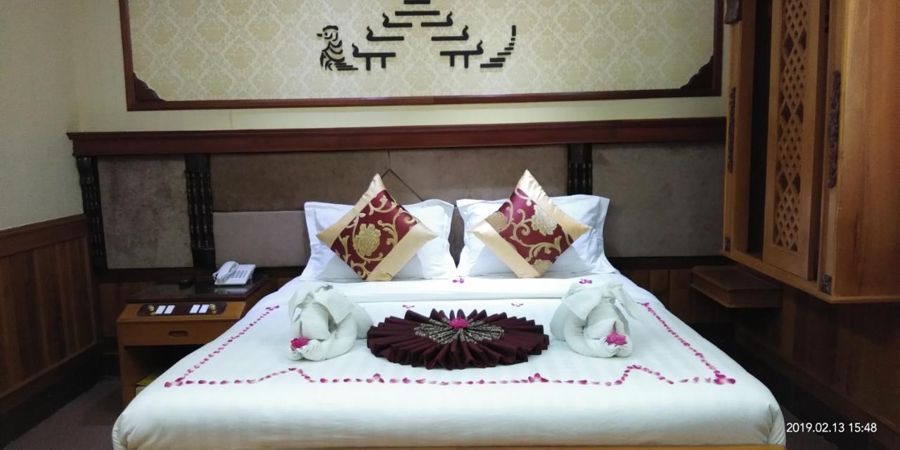 Palace Hotel Mandalay Esterno foto